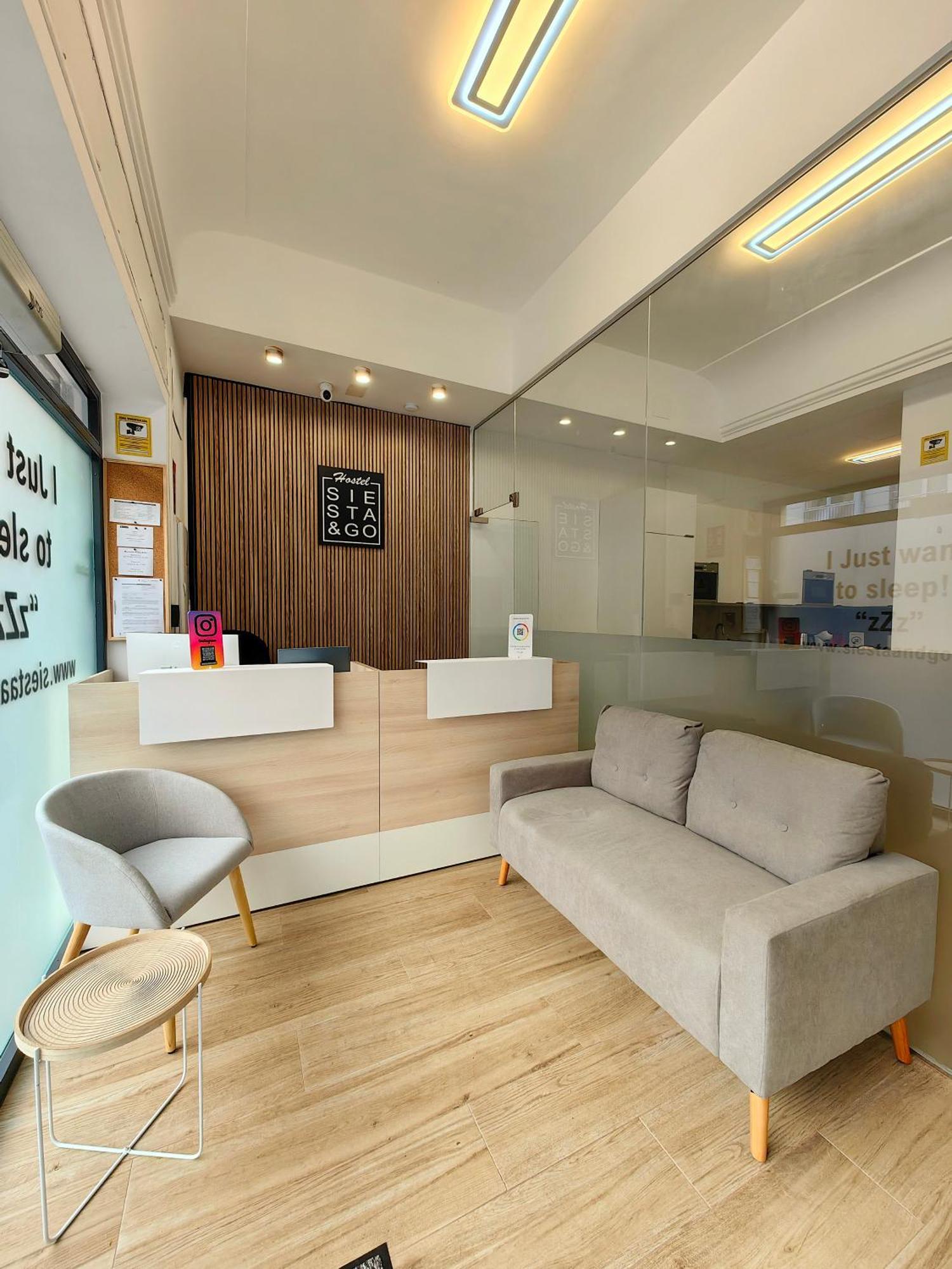 Hostel Siesta & Go มาดริด ภายนอก รูปภาพ