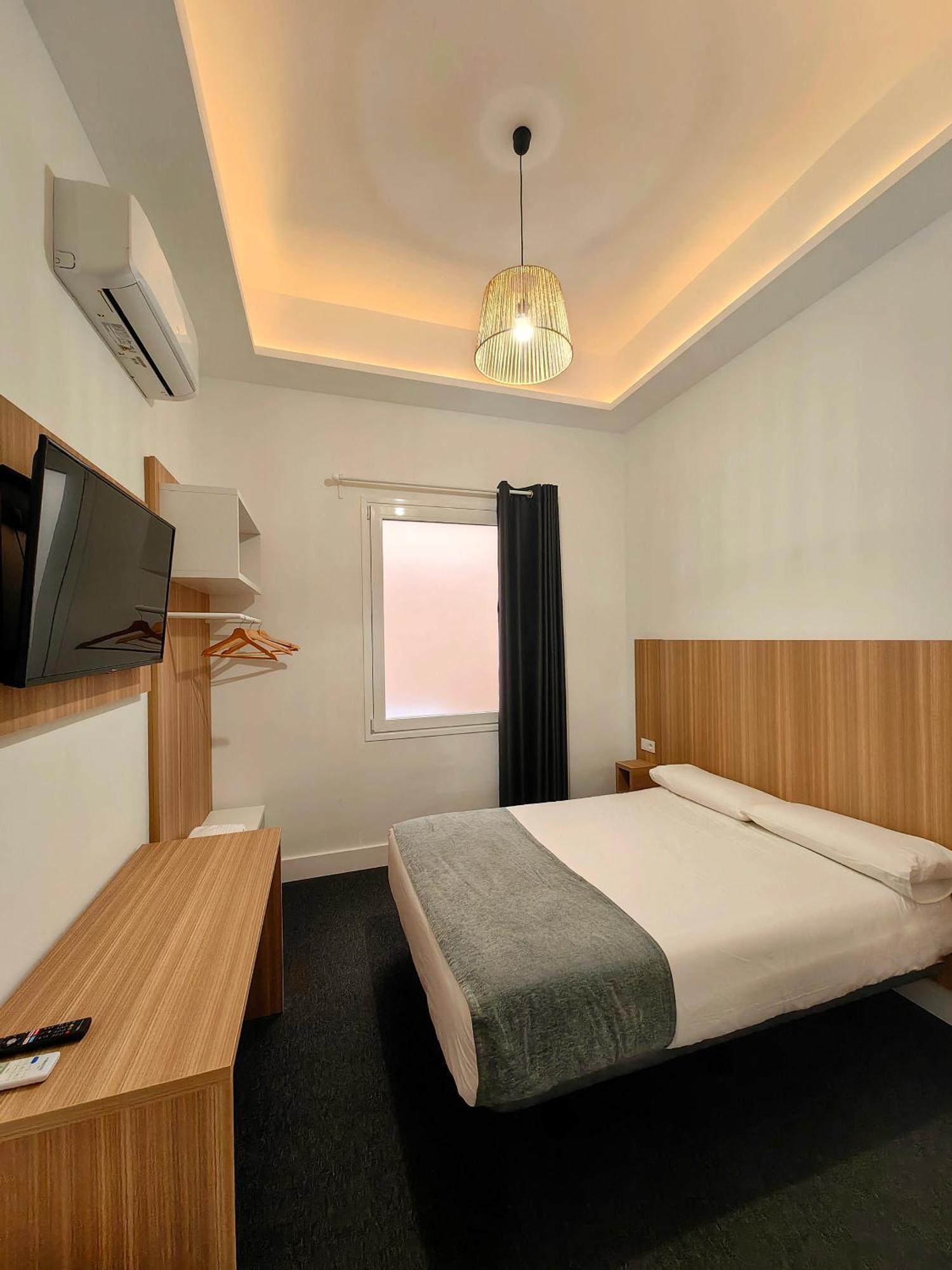Hostel Siesta & Go มาดริด ภายนอก รูปภาพ