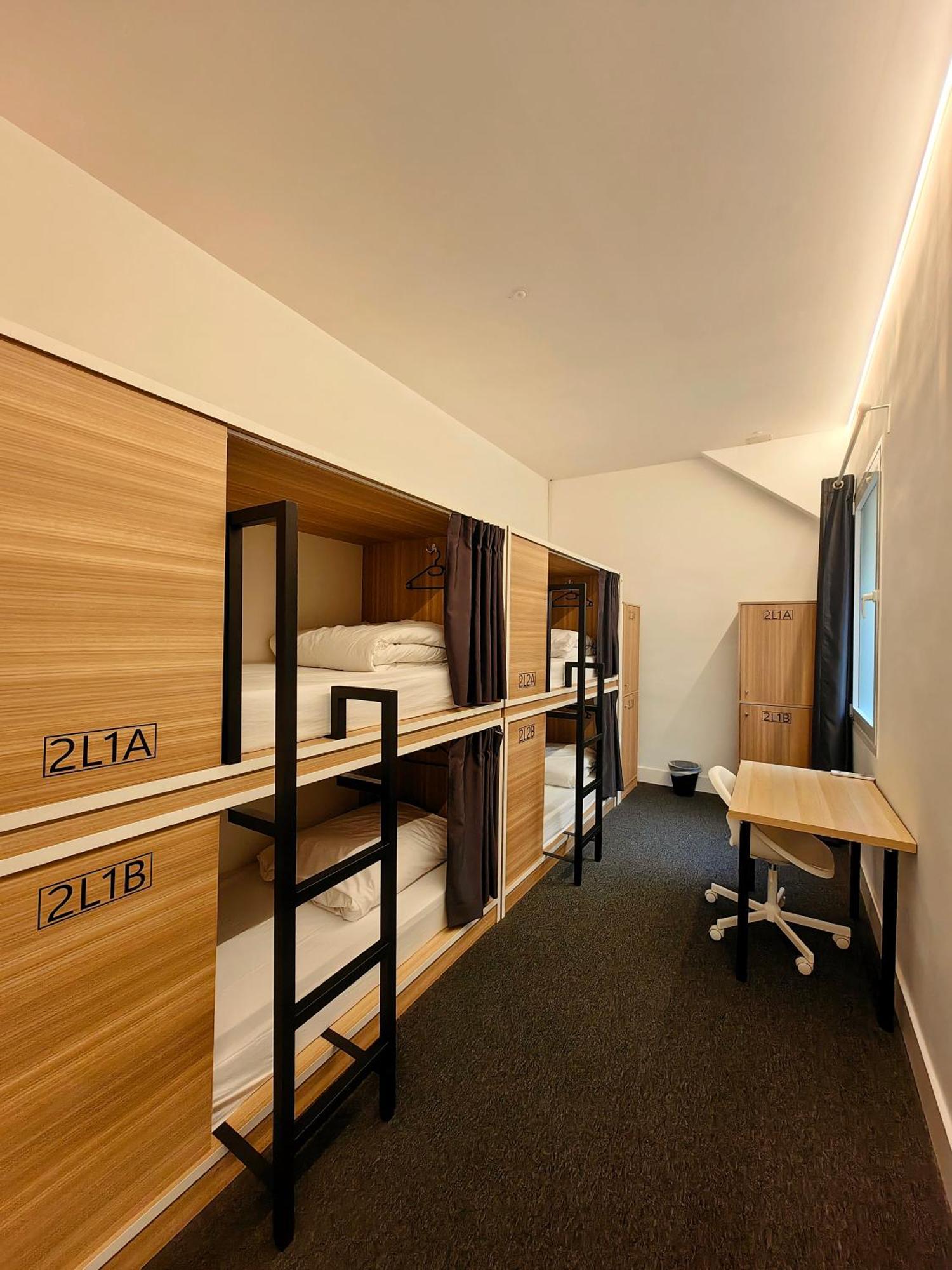 Hostel Siesta & Go มาดริด ภายนอก รูปภาพ