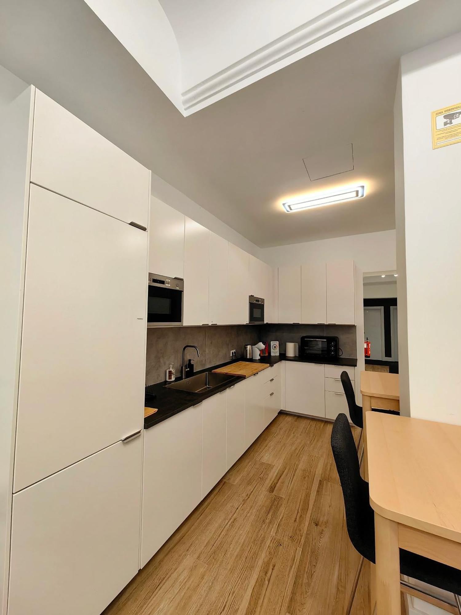 Hostel Siesta & Go มาดริด ภายนอก รูปภาพ