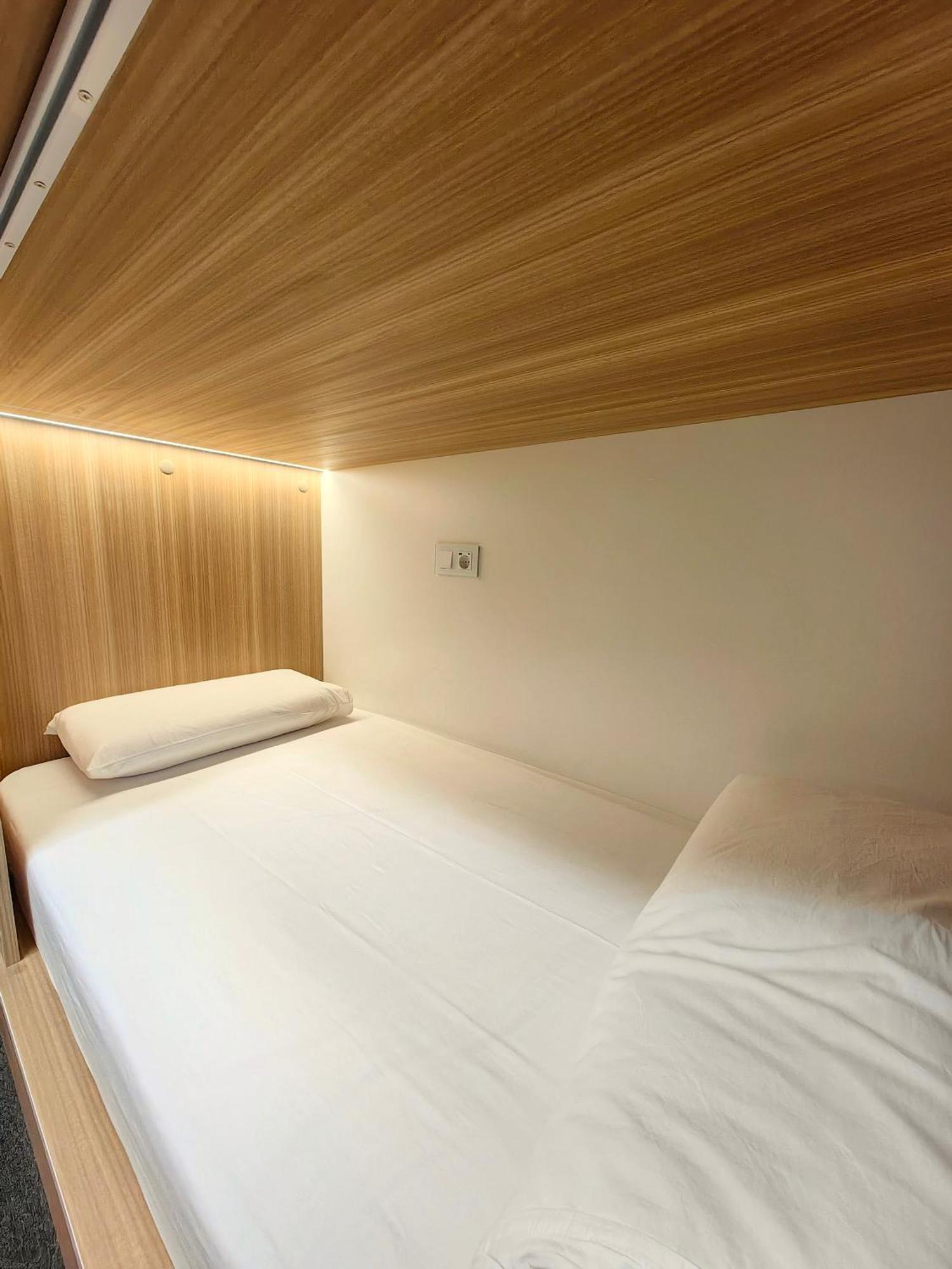 Hostel Siesta & Go มาดริด ภายนอก รูปภาพ