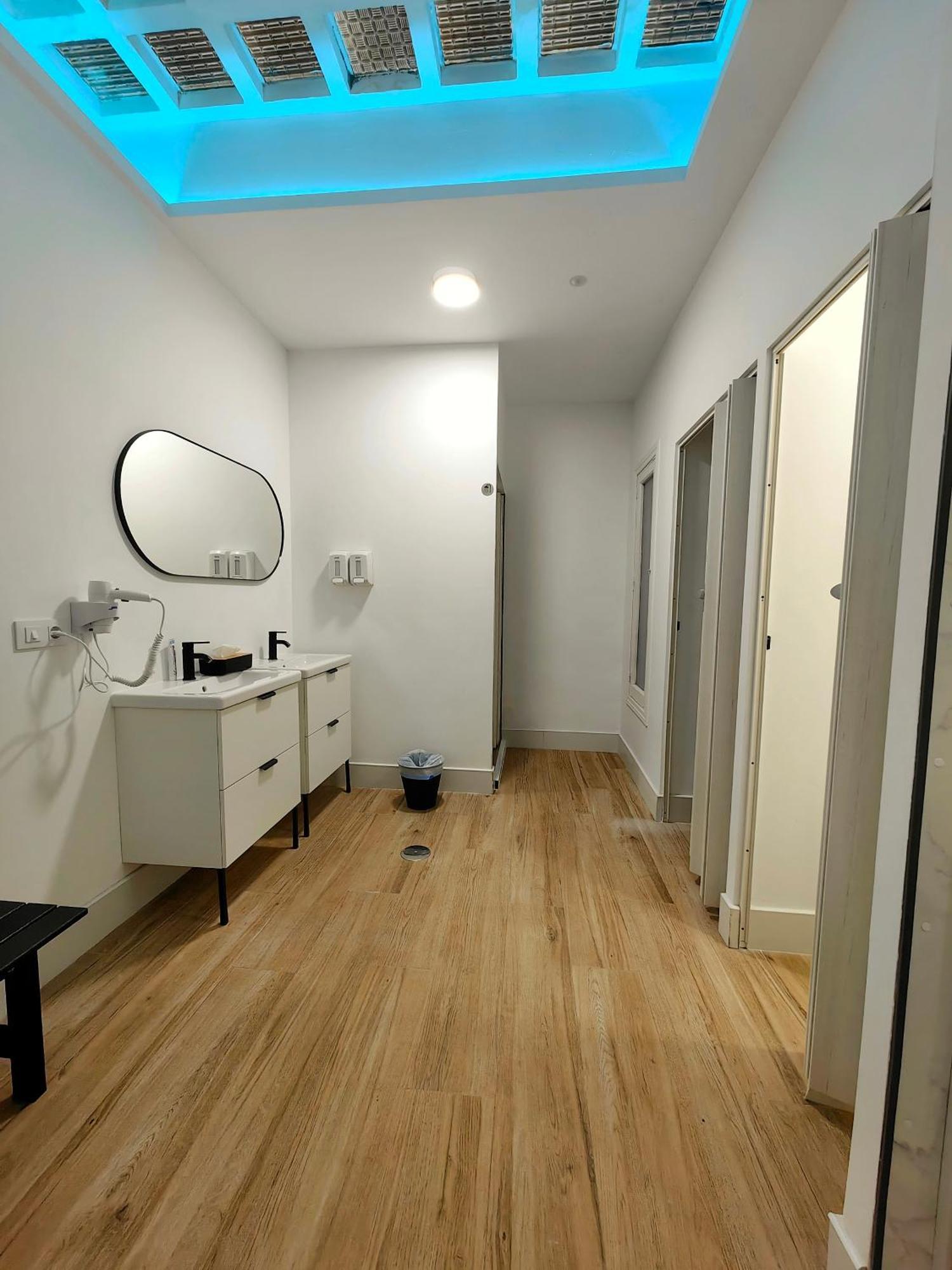 Hostel Siesta & Go มาดริด ภายนอก รูปภาพ
