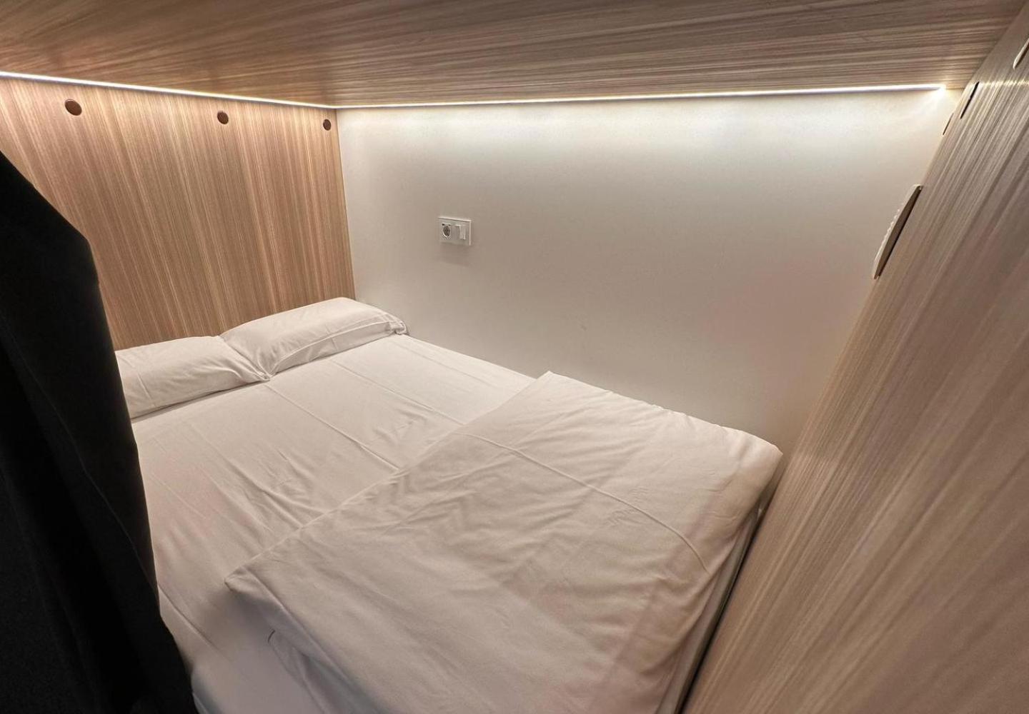 Hostel Siesta & Go มาดริด ภายนอก รูปภาพ